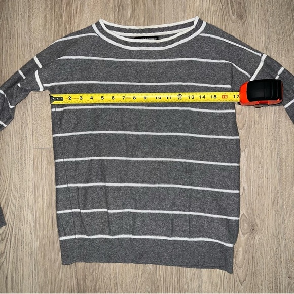 Banana Republic Gray and white Striped Sweater - Picture 3 of 5